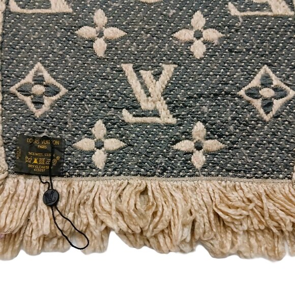 LOUIS VUITTON LV Monogram Beige/Tan & Gray Shine Scarf - Picture 9 of 14